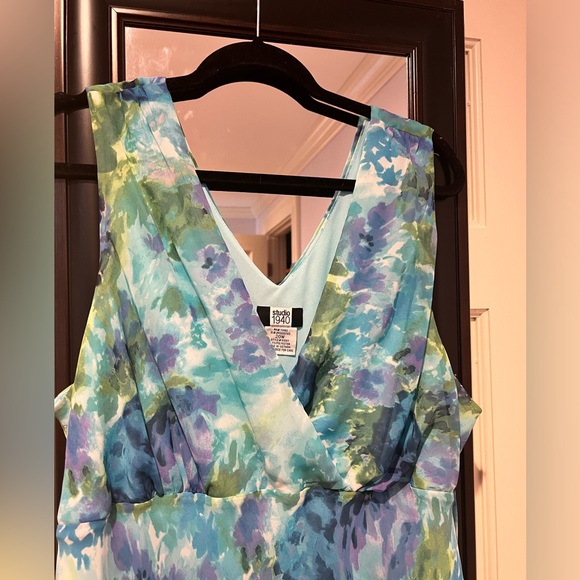 - Sleeveless watercolor womens dress. Size 20wHas a light blue under dress… - Picture 2 of 9